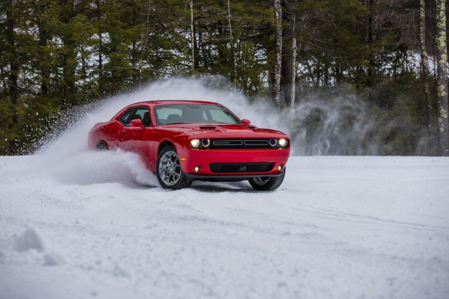  Dodge Challenger GT AWD 2016 года  (фото 22 из 33)